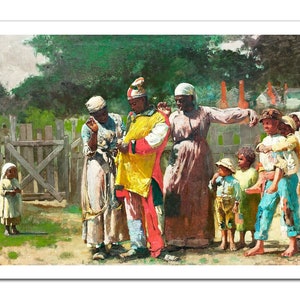 Può includere: Un dipinto a olio raffigura un gruppo di persone all'aperto. Un uomo in abito giallo e rosso è il punto focale, circondato da diverse donne e bambini. La scena è ambientata in un'area erbosa con una staccionata di legno e alberi sullo sfondo.