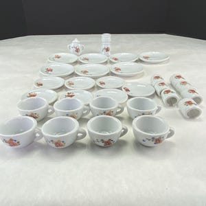 Vintage Strombecker Pretend Play Mini Dish Set 32 Pcs With Floral Design