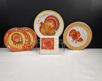 Vintage Mixed Lot of NEW Thanksgiving Plates and Napkins Lot of 5