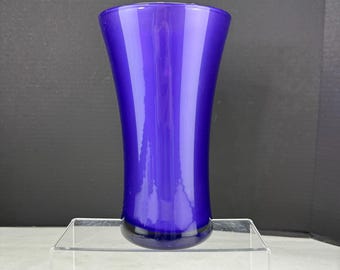 濃い栗色/紫色の花が描かれたヴィンテージの手描き透明ガラス花瓶