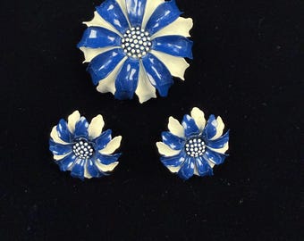 Vintage Crown Trifari Blue White Daisy Flower Enamel Brooch and Earrings Set
