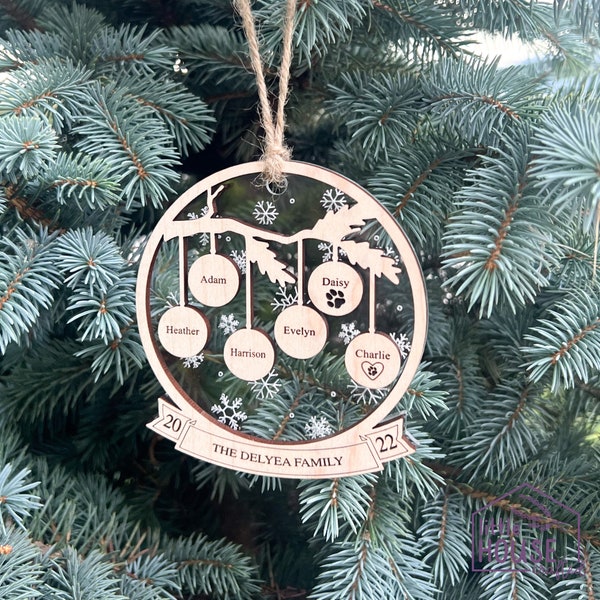 Family Christmas Ornament - 1 - 14 Family Members - Snowflakes- Acrylic - Engraved - Personalized Christmas ornaments - Gift - Family Tree