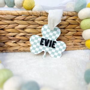 Personalized Retro Checkered Shamrock Bag Tag: 3D Acrylic Name