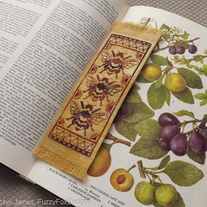 Variegated Bee Bookmark Cross Stitch Pattern PDF | Chart for Colour Variations, Coloris, ThreadworX, or Hand-Dyed Floss
