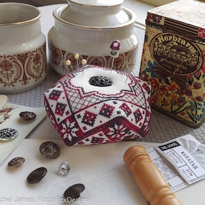 Quaker Inspired Biscornu Cross Stitch Pattern PDF | Chart for Colour Variations, Coloris, ThreadworX, or Hand-Dyed Floss