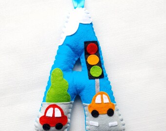 Transporte personalizado Carta Colgante. Inicial de fieltro decorada de 18cm. Letra del arco iris, nombre, relleno de medias de decoración del dormitorio de los niños del regalo del bebé