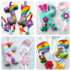 Porta lazo de pelo inicial. Decoración personalizada de letras de fieltro Almacenamiento de pinzas para el cabello con cinta. Porta accesorios para el cabello para niñas