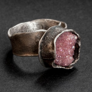 Raw silver ring Quartz druzy ring Brutalist silver ring Rustic silver jewelry Oxidized silver band Massive silver Adjustable silver ring raw