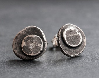 Oorknopjes van geoxideerd sterlingzilver: rustieke handgemaakte sieraden