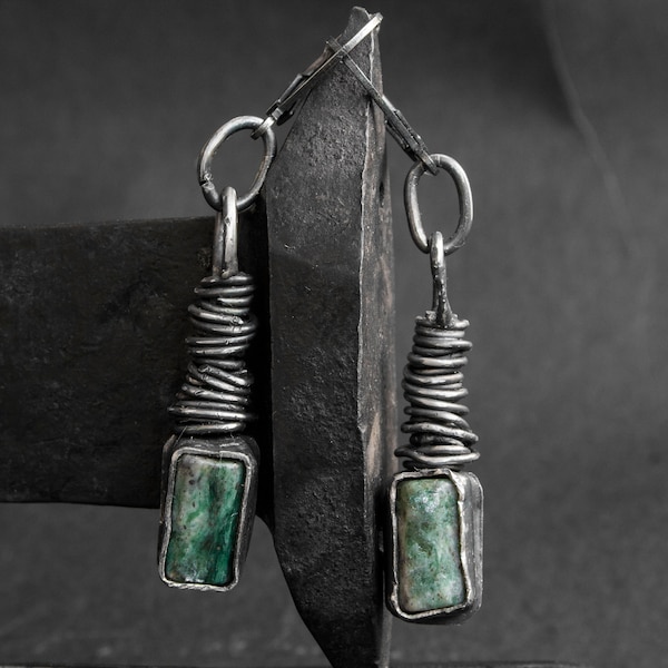 Boucles d'oreilles en argent oxydé Bijoux abstraits Pour des bijoux d'ambiance Boucles d'oreilles turquoises pendantes en argent sterling pendantes en argent brut pendantes vert pierre