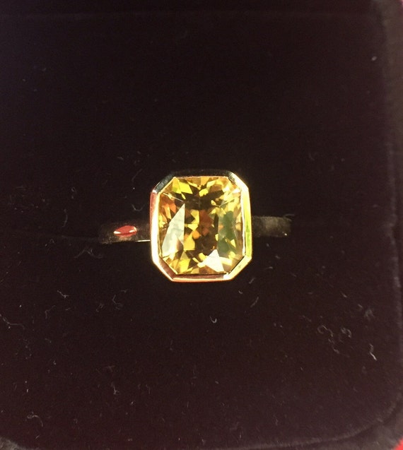 Fancy Vivid Yellow diamond zircon 18k gold ring