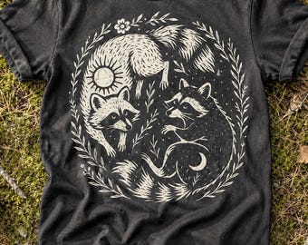 アライグマ柄シャツ Comfort Colors® ヴィンテージ ウッドランド アニマル Tシャツ、自然 月 森 ギフト 男性 女性 アライグマ好き