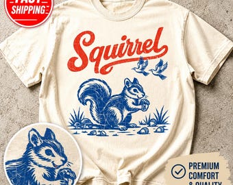 リス柄シャツ：コンフォートカラーズ ヴィンテージレトロ ウッドランドアニマルグラフィックTシャツ、パティーナブルーインク、フォレストコア コテージコア アニマルコア ユニセックスギフト