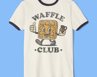 Waffle Club Ringer T-shirt, retro ontbijtshirt, vintage diner eten mascotte, brunchliefhebber T-shirt, gezellig Snackcore-shirt, unisex ringer T-shirt