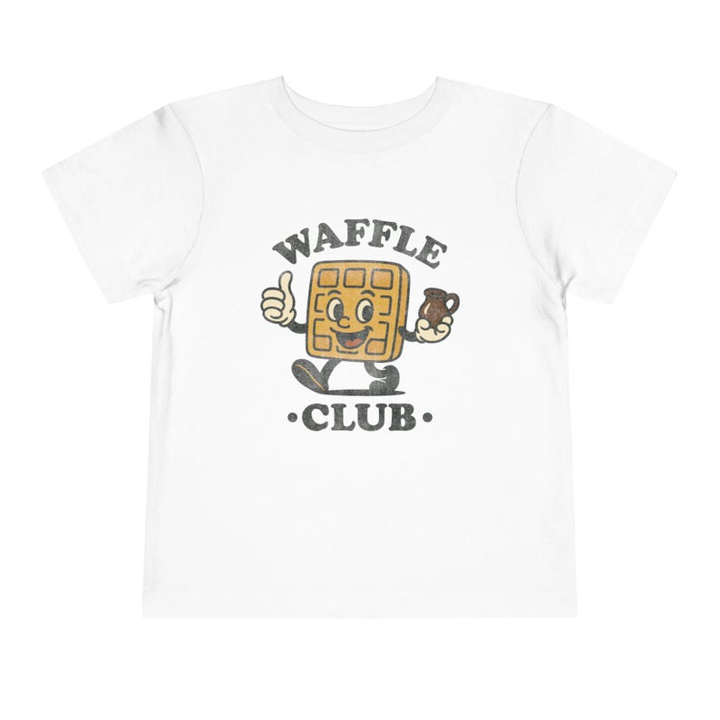 Camiseta del Club de Waffles para Niños Pequeños: Camiseta Retro de Mascota de Desayuno con Jarra de Jarabe, Gráfico de Brunch Dinercore, Lindo Regalo para Amantes de los Waffles de Fin de Semana White