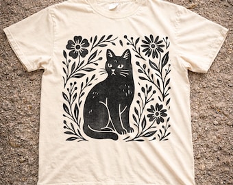 Comfort Colors T-Shirt mit schwarzer Katze, T-Shirt mit Blumenmuster und Katzenmotiv im Folk-Art-Stil, T-Shirt mit botanischem Katzenmotiv, Geschenkidee für Katzenliebhaber im Cottagecore-Stil, Vintage-T-Shirt mit Katze