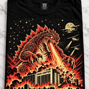 Vintage-T-Shirt mit Monstermotiv aus dem Rechenzentrum, Retro-Kaiju-Tech-Shirt, Comfort Colors® Serverraum-Shirt, lustiges Geschenk für IT-Ingenieure und Computernerds aus den 90ern