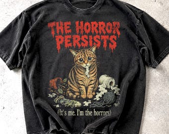 恐怖は続く猫のヴィンテージ90年代グラフィックTシャツ、面白いオレンジのトラ猫コンフォートカラーズ®Tシャツ、ゴシックペットユーモアシャツ、猫好きへのギフト