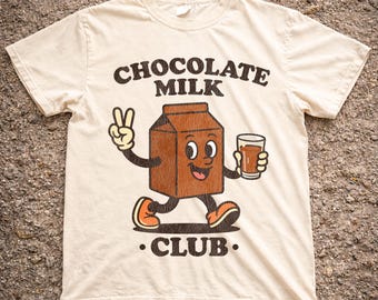 Comfort Colors® チョコレートミルククラブシャツ、レトロな漫画ミルクTシャツ、ヴィンテージマスコットグラフィック、キッチュなキッチンコア・グロサリーコア、かわいいグルメギフト