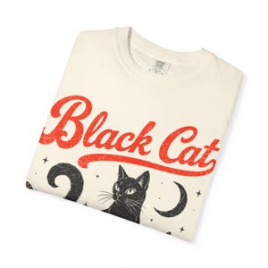 T-Shirt mit schwarzer Katze, Vintage-T-Shirt mit schwarzer Katze in bequemen Farben, Retro-T-Shirt mit Katzenmotiv, Geschenk für Katzenliebhaber, Cottagecore-T-Shirt Ivory