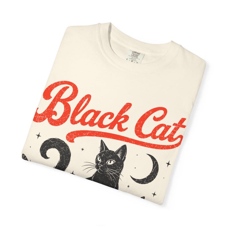 T-Shirt mit schwarzer Katze, Vintage-T-Shirt mit schwarzer Katze in bequemen Farben, Retro-T-Shirt mit Katzenmotiv, Geschenk für Katzenliebhaber, Cottagecore-T-Shirt Ivory