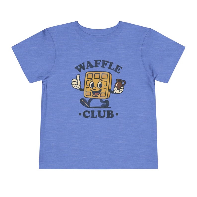 Camiseta del Club de Waffles para Niños Pequeños: Camiseta Retro de Mascota de Desayuno con Jarra de Jarabe, Gráfico de Brunch Dinercore, Lindo Regalo para Amantes de los Waffles de Fin de Semana Heather Columbia Blue