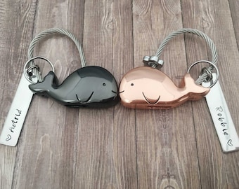 Couple keyring set personalised gift - Whale kiss me magnet keychain matching set - New home couple gift set House Car Keys Anniversary