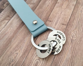 Traveller Keyring Country Keepsake - Travel Lover Places Gift - Engraved Holidays Rings Clip Keychain - Traveller Personalised Countries