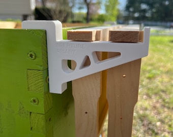 Frame holder for wooden Langstroth hives