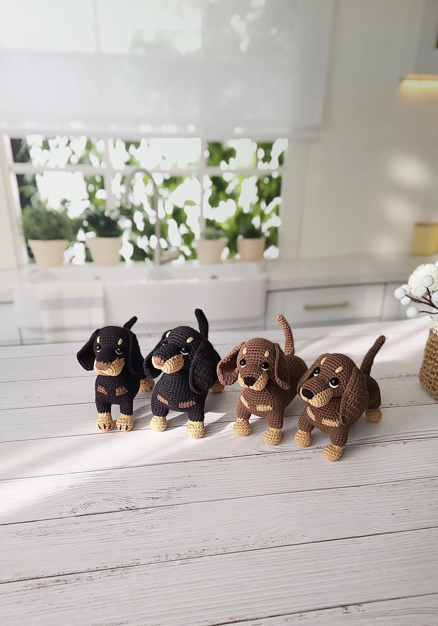 かぎ針編みのダックスフントのパターン - 編みぐるみ犬のおもちゃ