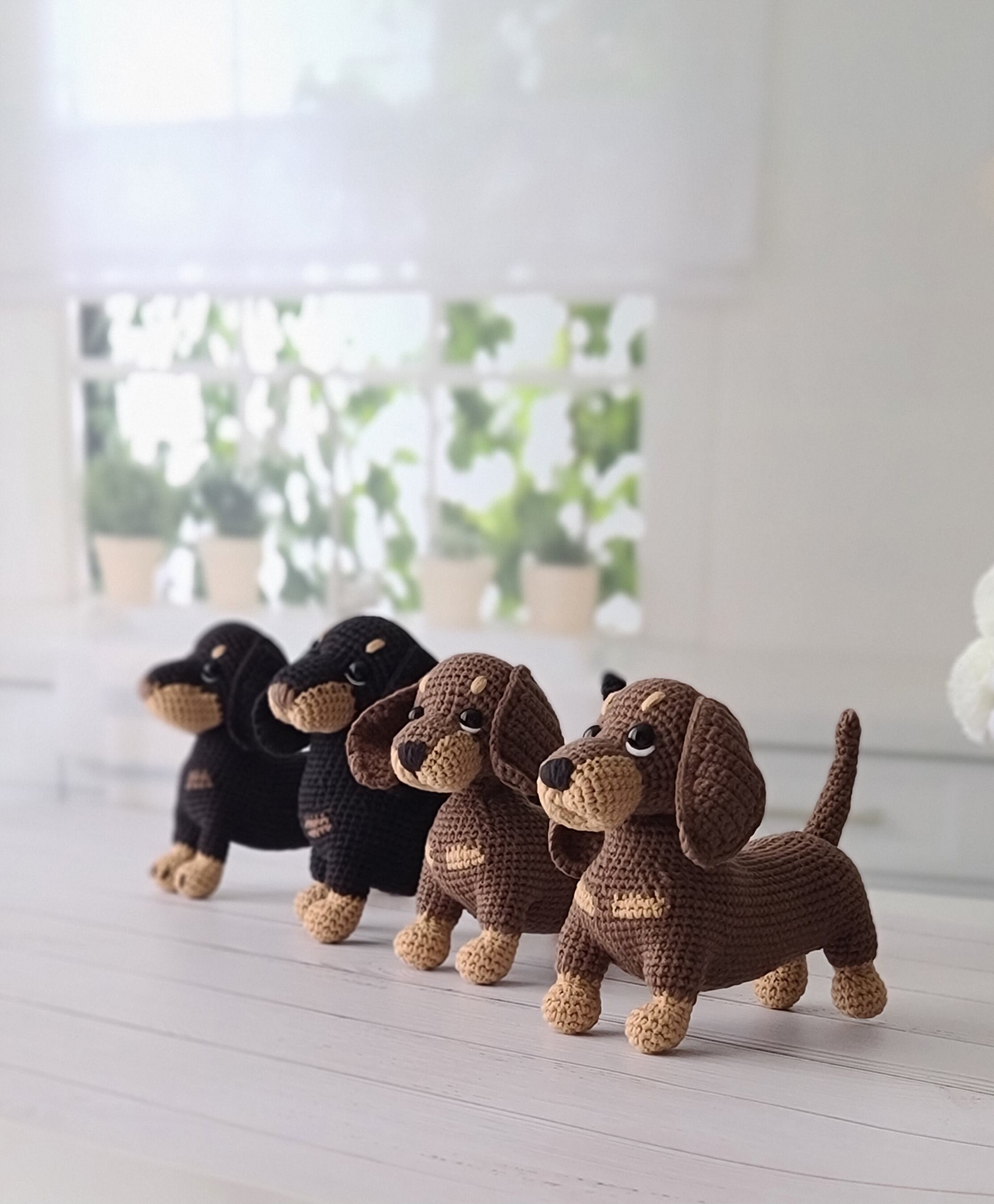 かぎ針編みのダックスフントのパターン - 編みぐるみ犬のおもちゃ