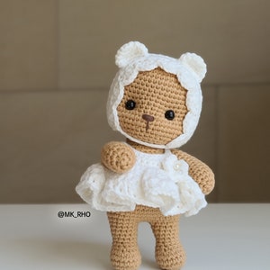 Bébé ours et lapin en robe blanche, amigurumi, patron au crochet, pdf. image 7