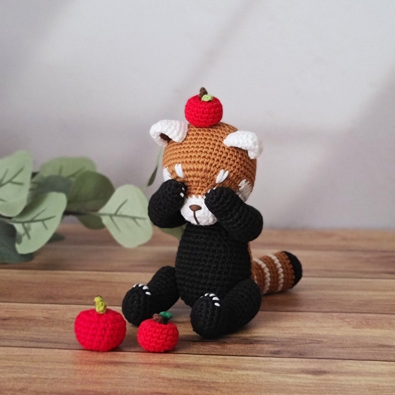 panda rojo a crochet, panda menor, amigurumi redpanda, pdf, patrón de crochet imagen 2