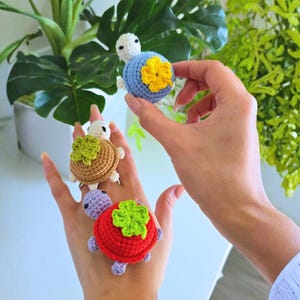 Ohne Nähen Glücksschildkröte häkeln: Amigurumi-Klee-Anhänger fürs Auto & Mini-Schlüsselanhänger PDF