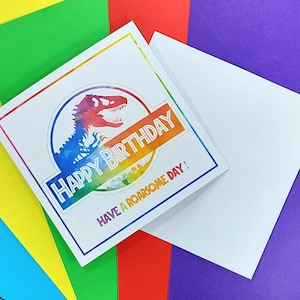 Tarjeta de cumpleaños inspirada en Jurassic World, que tengas un día rugiente, trex arcoíris, tarjetas coloridas para niños, diversión feliz