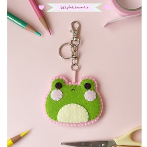 Felt Frog Keychain | wool-blend felt | cute felt animal charm, accessory | weight: 10 g