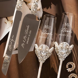 Personalized wedding gift for couple champagne flutes and cake cutting set Pearl toasting glasses and cake set 50th Anniversary wedding gift