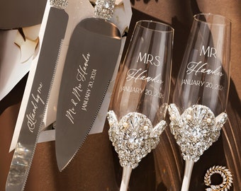 Personalized wedding gift for couple champagne flutes and cake cutting set Pearl toasting glasses and cake set 50th Anniversary wedding gift