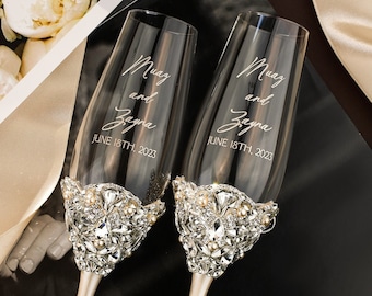 Wedding flutes Bride and Groom, personalized flutes Gold Silver, Champagne glasses Mr and Mrs, Wedding anniversary gift for couple, set of 2