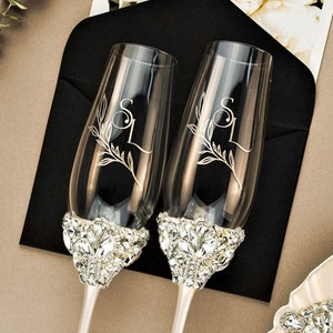 Wedding gift Glasses Bride and Groom, personalized flutes Gold, Champagne flutes, Wedding flutes anniversary gift for couple, set of 2