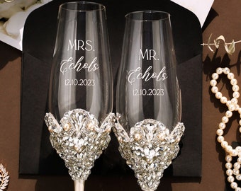 Wedding glasses for Bride and Groom Bridal shower gifts for bride Engraved Champagne flutes gold wedding 25th anniversary gifts for couple