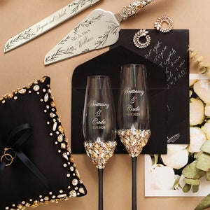 Black and gold wedding champagne flutes for bride and groom Engrave cake cutting set Bridal shower gift Toasting glasses Black cake server