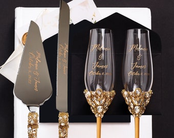 Personalized wedding flutes and cake cutting set, Engrave Champagne flutes and Cake server set for Bride and Groom, Wedding gift anniversary