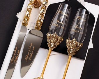 Gold wedding champagne flutes and cake cutter set Bridal shower gift for bride Anniversary decorations toasting glasses and cake cutting set