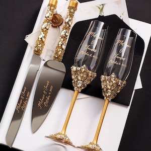 Personalized wedding flutes and cake cutting set, Engrave Champagne flutes and Cake server set for Bride and Groom, Wedding gift anniversary