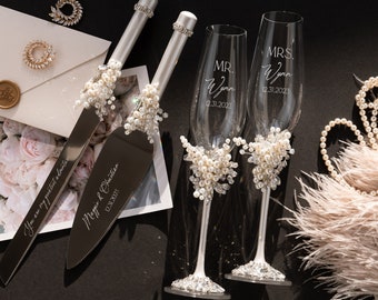 Wedding glasses for bride and groom Wedding Cake Knive Set engraved Toasting flutes pearls cake cutting set personalized wedding shower gift