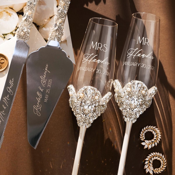 Personalized wedding gift for couple champagne flutes and cake cutting set Pearl toasting glasses and cake set 50th Anniversary wedding gift