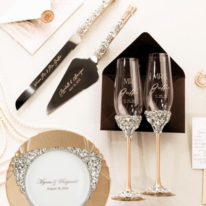 Personalized wedding couple gifts champagne flutes for bride and groom engraved cake cutting set toasting glasses  Anniversary wedding gifts