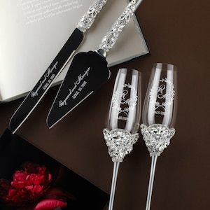 Personalized wedding Glasses for Bride and Groom, anniversary wedding gift for couple Engraved toasting glasses Mr and Mrs Crystal champagne