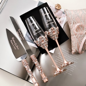 ROSE GOLD Wedding glasses and Cake Server Set cake knife rose gold bride and groom wedding toasting flutes wedding flutes cake set, set of 4